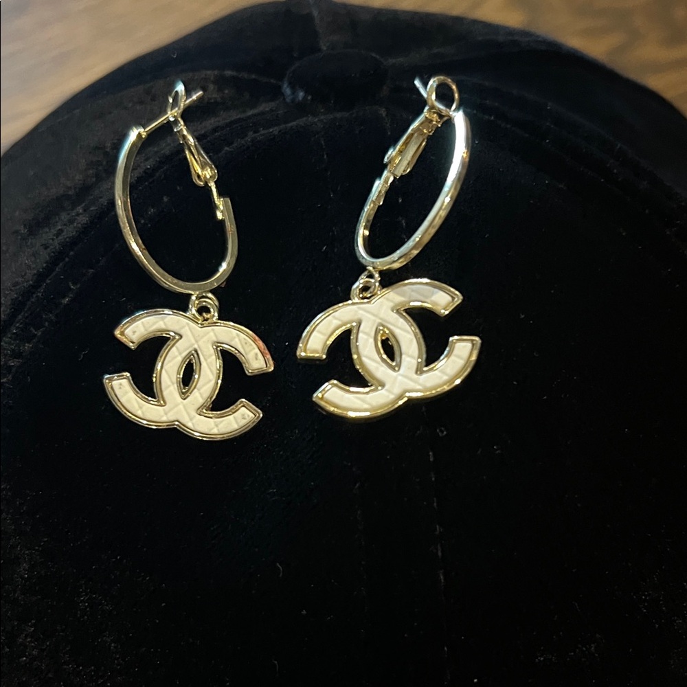 Custom made cc earrings white and gold